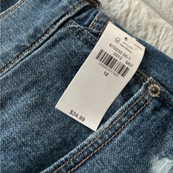 Old Navy distressed Size 12 Mid-Rise shorts - Picture 3 of 4